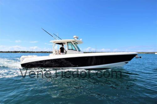 Boston Whaler Outrage 35 Tekniset tiedot ja arvostelut